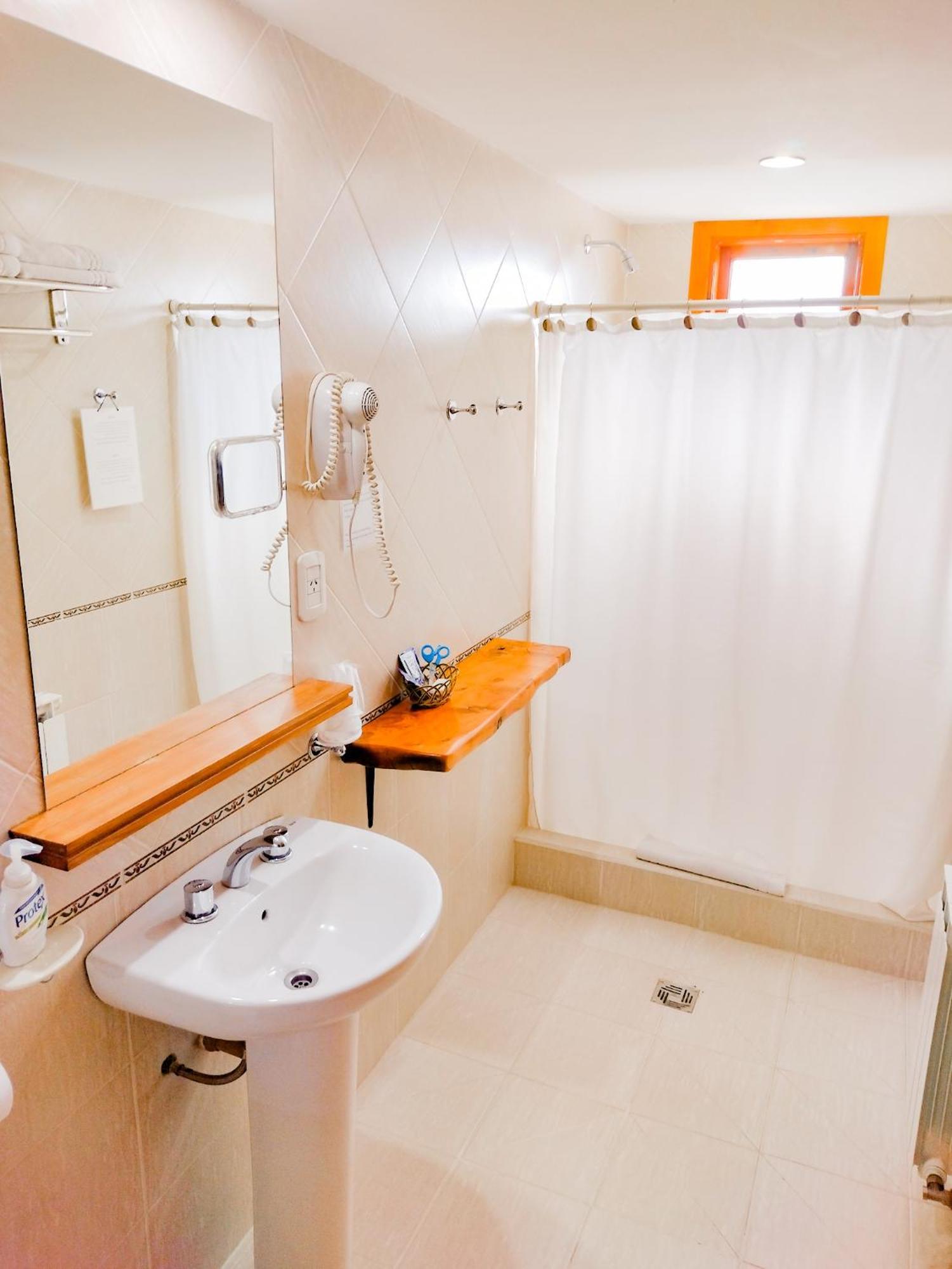 Hotel Y Cabanas Casa De Piedra Trevelín Ngoại thất bức ảnh