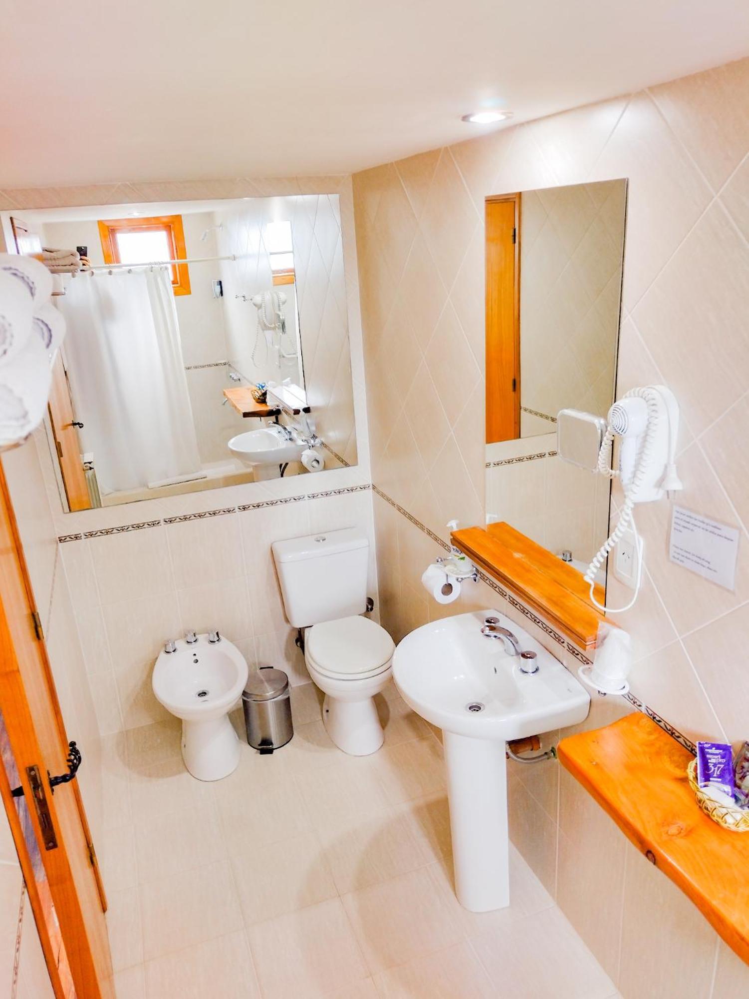Hotel Y Cabanas Casa De Piedra Trevelín Ngoại thất bức ảnh