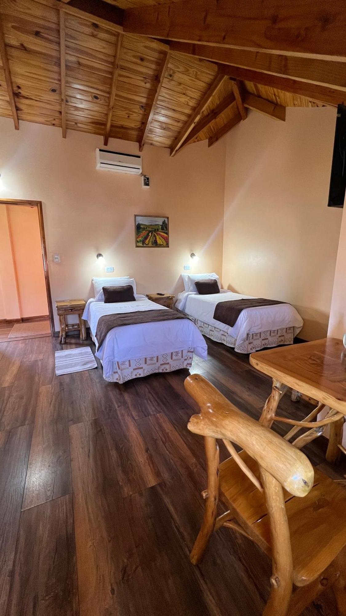 Hotel Y Cabanas Casa De Piedra Trevelín Ngoại thất bức ảnh