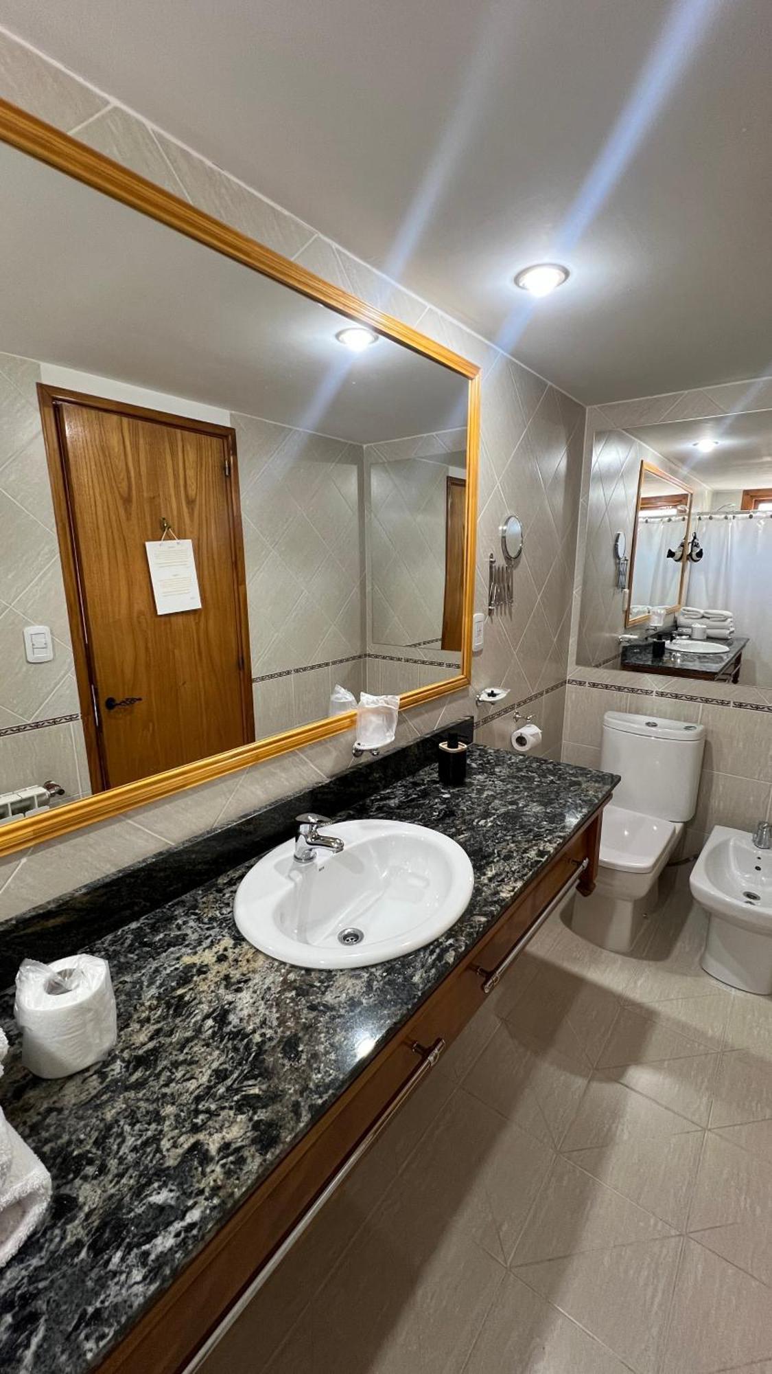 Hotel Y Cabanas Casa De Piedra Trevelín Ngoại thất bức ảnh